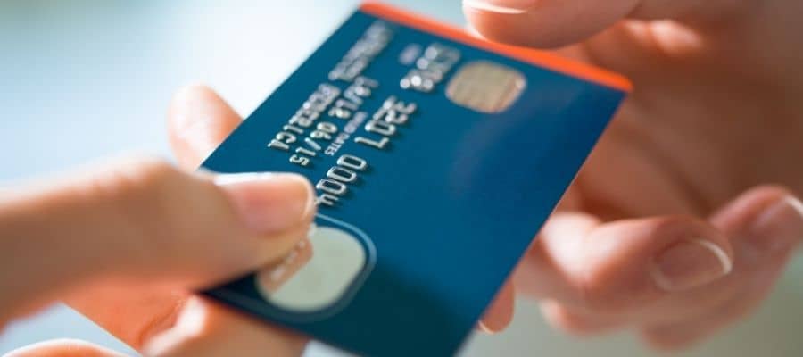 Che caratteristiche deve avere la carta di credito per essere accettata?